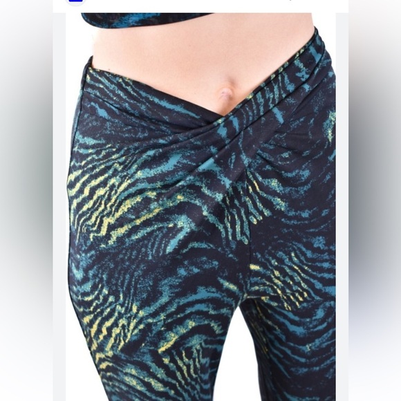 Diane Von Furstenberg Flared Trousers With Unique Textured Pattern And Fit - Picture 5 of 10